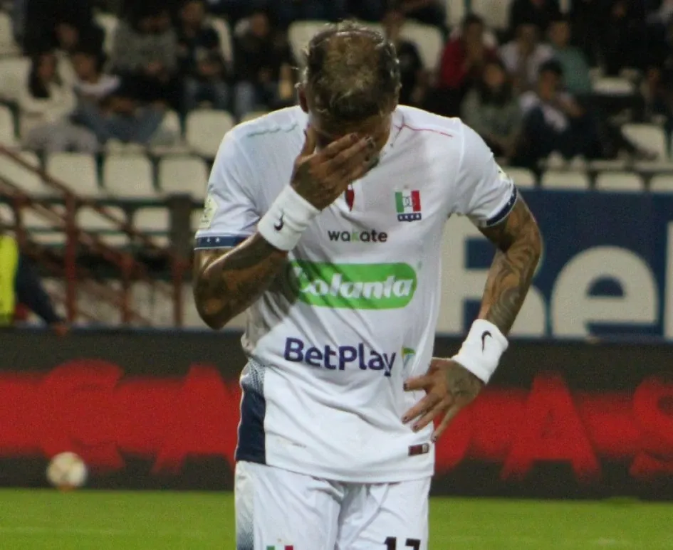 Dayro Moreno, en la acción de gol que le permitió al Once Caldas empatarle al Chicó F.C. en el Palogrande. El goleador pidió el apoyo de todos. Once Caldas