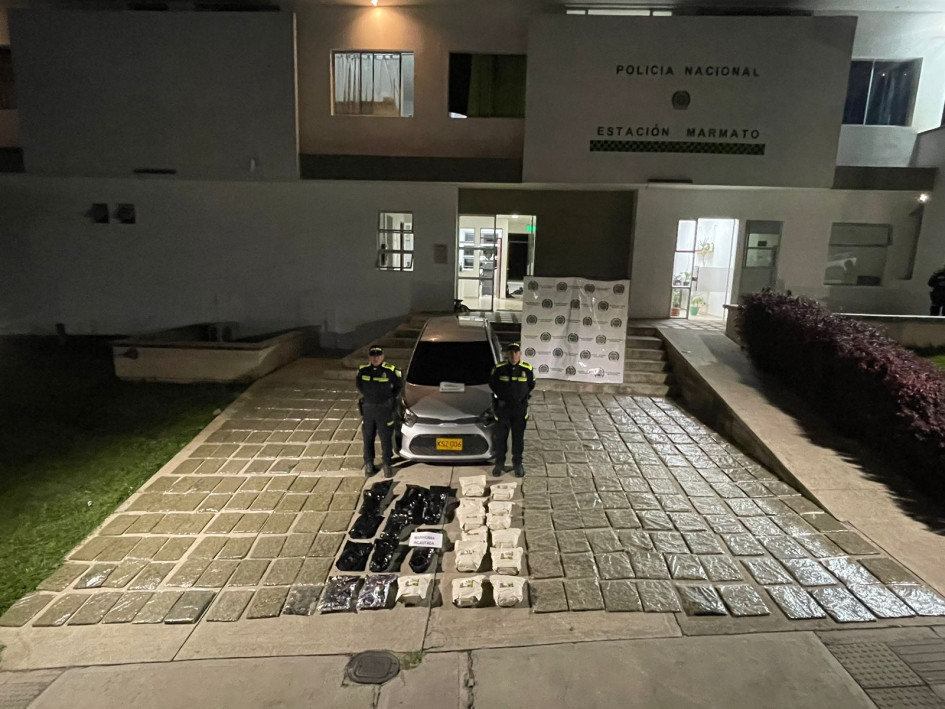 La Policía recuperó un Kia Picanto robado en Cali desde marzo y cargado con 151 kilogramos de droga. La Policía recuperó un Kia Picanto robado en Cali desde marzo y cargado con 151 kilogramos de droga.