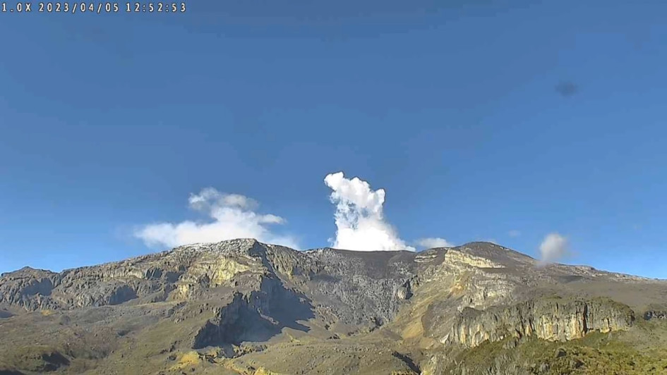 Así lucía esta mañana, del 5 de abril, el volcán Nevado del Ruiz desde el sector de Piraña - Azufrado. Así lucía esta mañana, del 5 de abril, el volcán Nevado del Ruiz desde el sector de Piraña - Azufrado.