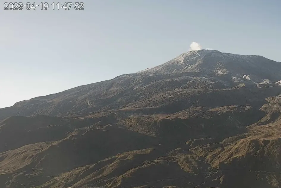 El volcán Nevado del Ruiz ayer, 19 de abril, visto desde el cerro Gualí. El volcán Nevado del Ruiz ayer, 19 de abril, visto desde el cerro Gualí.