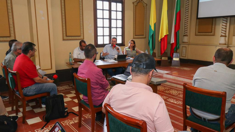 PMU del Viernes Santo en la Gobernación de Caldas sobre la actividad del volcán Nevado del Ruiz. PMU del Viernes Santo en la Gobernación de Caldas sobre la actividad del volcán Nevado del Ruiz.
