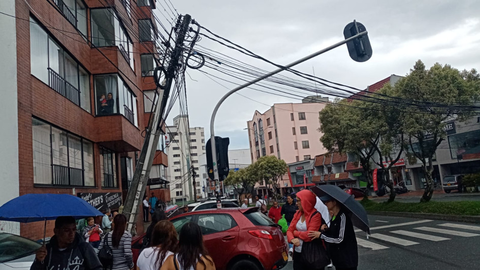 Así luce el poste ubicado en la carrera 23 con calle 56 de Manizales. Así luce el poste ubicado en la carrera 23 con calle 56 de Manizales.