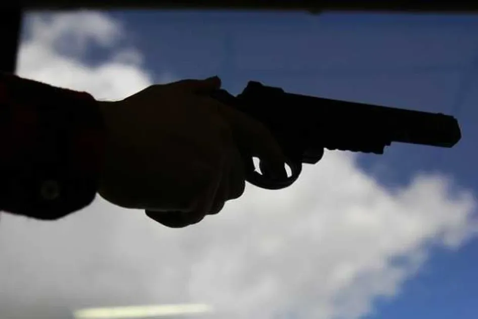 En Marquetalia, un hombre usó un arma de fuego para asesinar a Ricardo. En Marquetalia, un hombre usó un arma de fuego para asesinar a Ricardo.