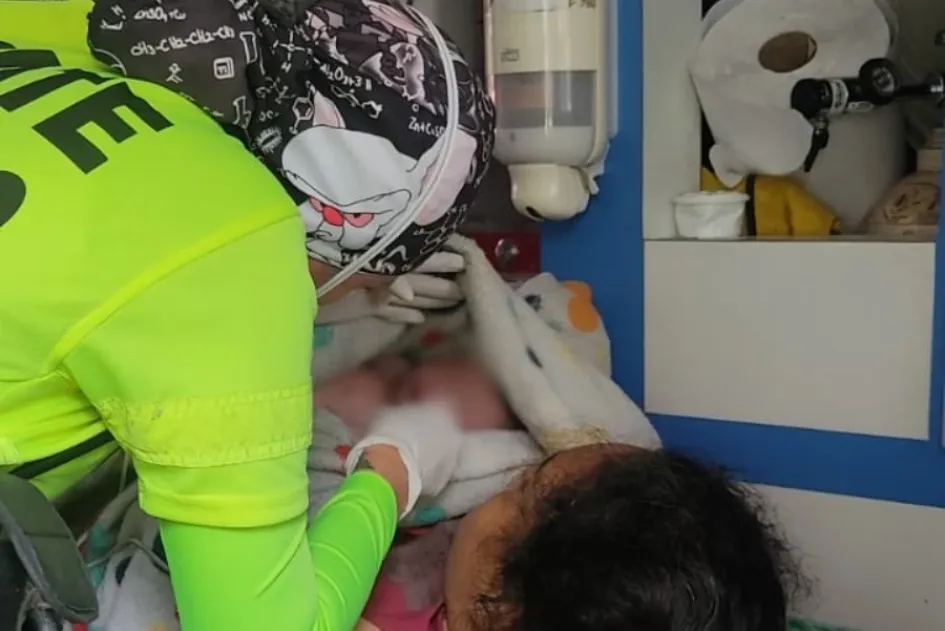 Atención médica a la mujer y al recién nacido Atención médica a la mujer y al recién nacido