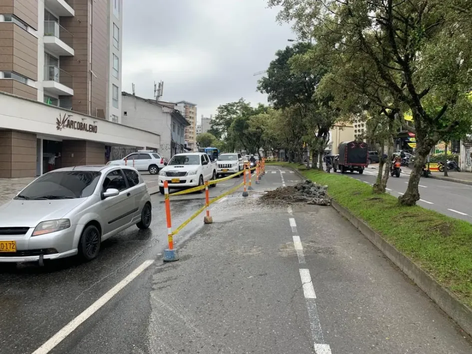 El daño en la red de acueducto está en la avenida Santander entre calles 46 y 47. El daño en la red de acueducto está en la avenida Santander entre calles 46 y 47.