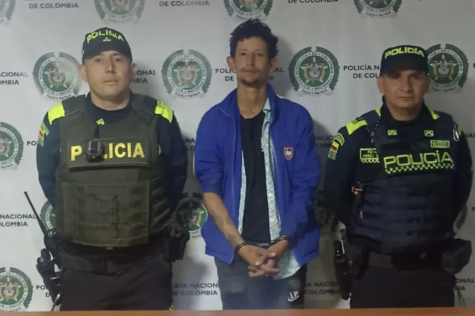 Sergio Tarache Parra, de 21 años y denunciado por quemar viva a su expareja en el centro de Lima Sergio Tarache Parra, de 21 años y denunciado por quemar viva a su expareja en el centro de Lima