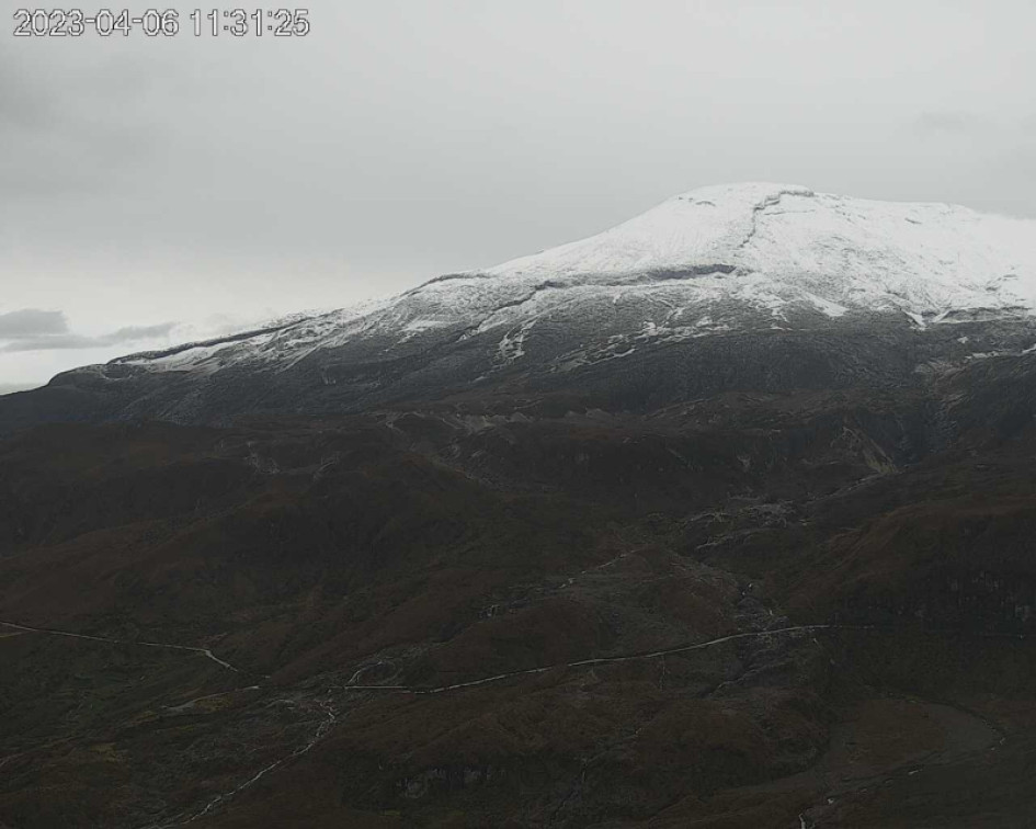 Imagen proporcionada por el SGC que muestra el volcán Nevado del Ruiz este jueves desde el cerro Gualí. Imagen proporcionada por el SGC que muestra el volcán Nevado del Ruiz este jueves desde el cerro Gualí.