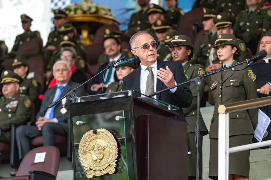 Iván Velásquez, ministro de Defensa. Iván Velásquez, ministro de Defensa.