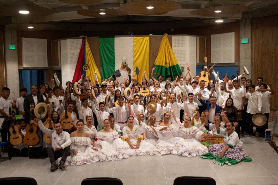 Los participantes en la inauguración de la Escuela Departamental de Música. Los participantes en la inauguración de la Escuela Departamental de Música.