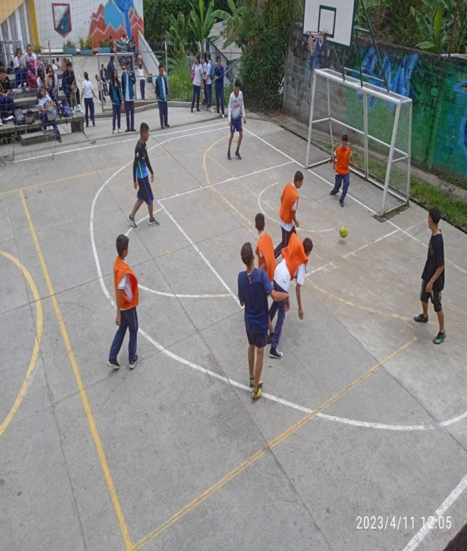 La I.E.R. San Peregrino realizó un partido de fútbol de interclases el 11 de abril, en el cual participaron los estudiantes de los grados sexto y décimo dos. En un segundo encuentro, décimo acabó llevándose su segunda victoria. La I.E.R. San Peregrino realizó un partido de fútbol de interclases el 11 de abril, en el cual participaron los estudiantes de los grados sexto y décimo dos. En un segundo encuentro, décimo acabó llevándose su segunda victoria.
