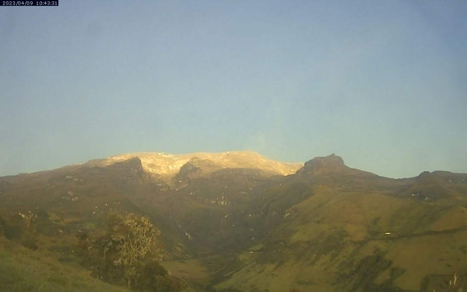 El volcán Nevado del Ruiz este domingo, desde la cámara de Lagunilla. El volcán Nevado del Ruiz este domingo, desde la cámara de Lagunilla.