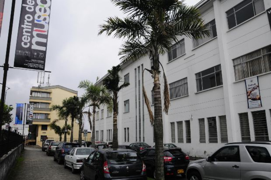 Los parqueaderos del Campus Palogrande estuvieron bloqueadosnte las exigencias de los estudiantes de la Universidad de Caldas. Los parqueaderos del Campus Palogrande estuvieron bloqueados ante las exigencias de los estudiantes de la Universidad de Caldas.