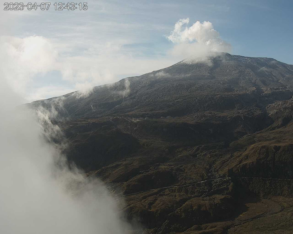 Así se ve el volcán Nevado del Ruiz este viernes. Así se ve el volcán Nevado del Ruiz este viernes.