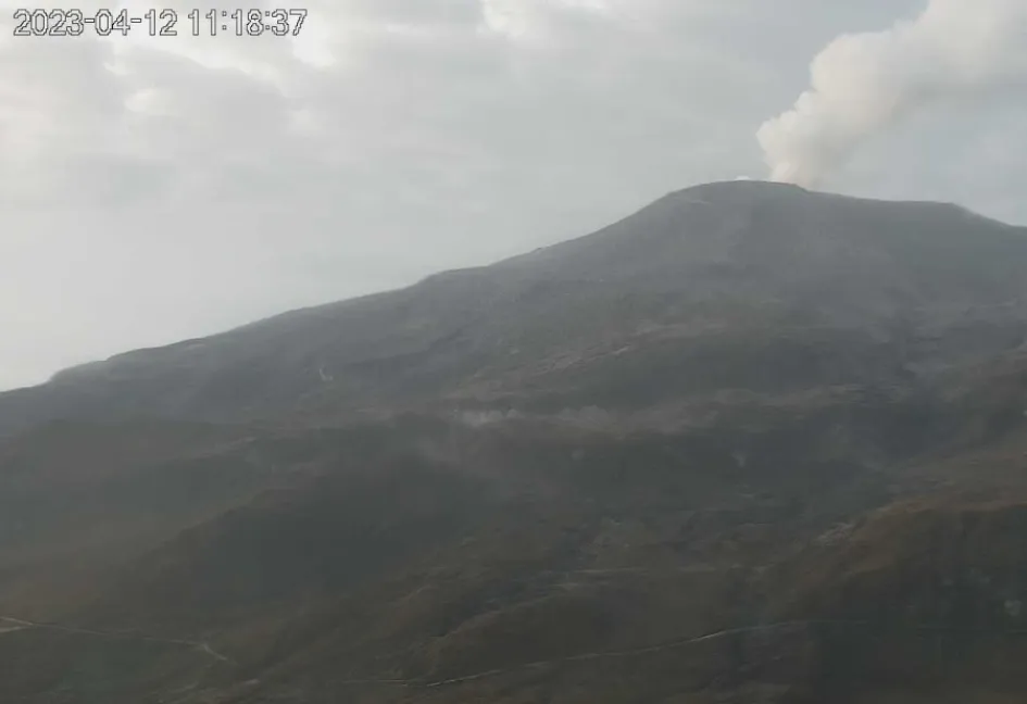 Imagen del Volcán Nevado del Ruiz este miércoles, 12 de abril, captada por la cámara de monitoreo en el cerro Gualí. Imagen del Volcán Nevado del Ruiz este miércoles, 12 de abril, captada por la cámara de monitoreo en el cerro Gualí.