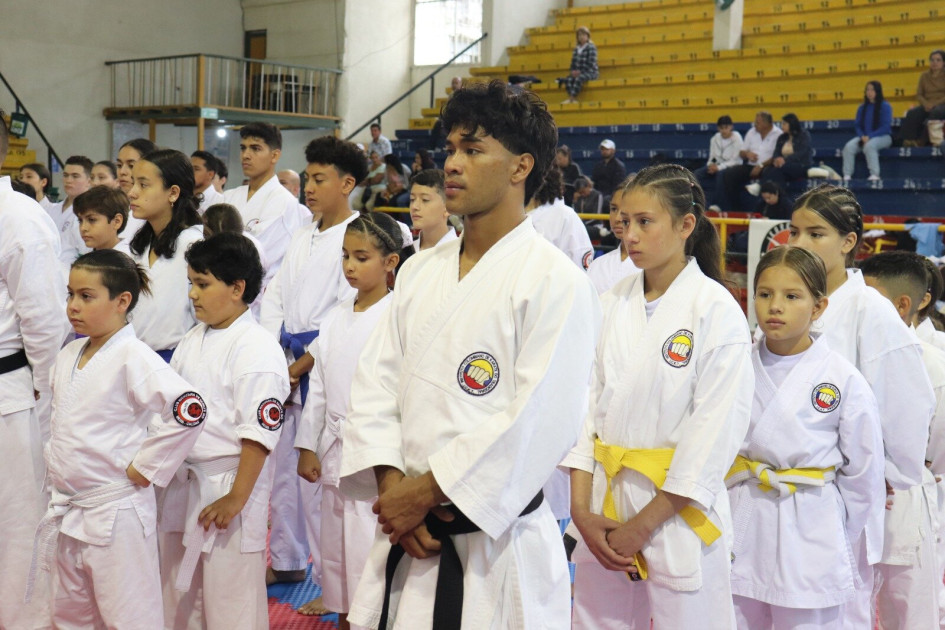 Desde los más pequeños hasta los jóvenes participaron en la copa de karate. Desde los más pequeños hasta los jóvenes participaron en la copa de karate.