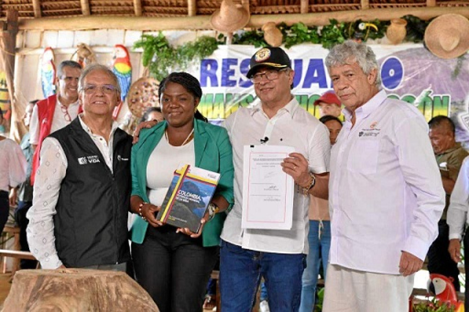 Foto | Presidencia.gov| LA PATRIA El presidente, Gustavo Petro, sancionó el Plan Nacional de Desarrollo desde el resguardo indígena El Remanso, en Guanía. Foto | Presidencia.gov| LA PATRIA El presidente, Gustavo Petro, sancionó el Plan Nacional de Desarrollo desde el resguardo indígena El Remanso, en Guanía.