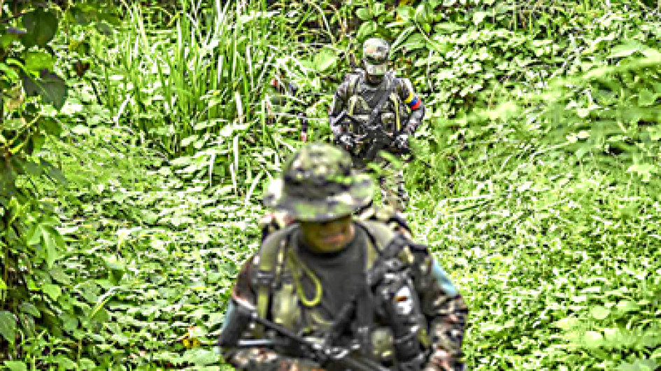 Foto | Tomada de Joaquín Sarmiento / AFP | LAPATRIA Guerrilleros disidentes de las Farc - Frente Rafael Aguilera caminan en la selva cerca de un campamento en el departamento colombiano de Nariño, el 1 de marzo de 2023. Foto | Tomada de Joaquín Sarmiento / AFP | LAPATRIA Guerrilleros disidentes de las Farc - Frente Rafael Aguilera caminan en la selva cerca de un campamento en el departamento colombiano de Nariño, el 1 de marzo de 2023.