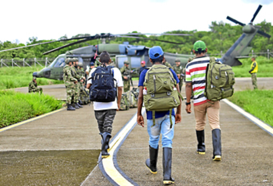 Foto | EFE | LAPATRIA Fotografía cedida por la Presidencia de Colombia de los soldados e indígenas que apoyan la búsqueda de los cuatro niños perdidos en la selva tras un accidente aéreo, en Guaviare (Colombia). La familia de los niños perdidos pidió que las labores de búsqueda prosigan y no aflojen hasta que no les hayan encontrado. Foto | EFE | LAPATRIA Fotografía cedida por la Presidencia de Colombia de los soldados e indígenas que apoyan la búsqueda de los cuatro niños perdidos en la selva tras un accidente aéreo, en Guaviare (Colombia). La familia de los niños perdidos pidió que las labores de búsqueda prosigan y no aflojen hasta que no les hayan encontrado.