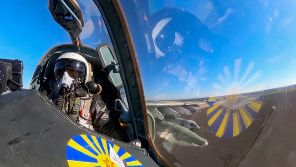 Un avión militar ruso de apoyo aéreo cercano (CAS) de la era soviética Su-25 Grach ('Torre') es uno de los vehículos aéreos de guerra rusos que participan en batallas en Donetsk, Ucrania. Un avión militar ruso de apoyo aéreo cercano (CAS) de la era soviética Su-25 Grach ('Torre') es uno de los vehículos aéreos de guerra rusos que participan en batallas en Donetsk, Ucrania.