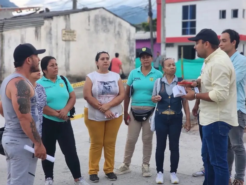 Marco Antonio Londoño Zuluaga, alcalde de Supía, en diálogo con la comunidad. 
