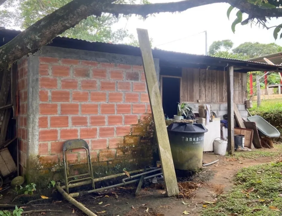 Esta es una de las dos casas que está en riesgo tras deslizamiento en Victoria. 