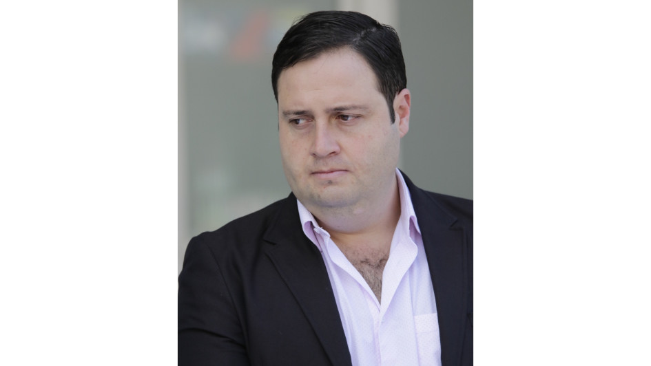 Tras ser un manifiesto amigo cercano del alcalde de Manizales, Carlos Mario Marín, quien lo designó primero como gerente del Invama y luego de Emsa - Lotería de Manizales, Arturo Espejo tuvo en el 2022 una convulsa salida de la Administración municipal, marcada por enfrentamientos personales con el mandatario local. Tras ser un manifiesto amigo cercano del alcalde de Manizales, Carlos Mario Marín, quien lo designó primero como gerente del Invama y luego de Emsa - Lotería de Manizales, Arturo Espejo tuvo en el 2022 una convulsa salida de la Administración municipal, marcada por enfrentamientos personales con el mandatario local.