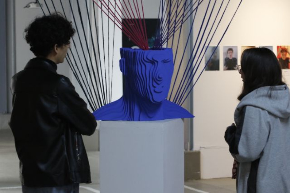 Uno de los lugares de exposición será en el Centro Colombo Americano. Uno de los lugares de exposición será en el Centro Colombo Americano.