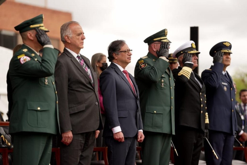 El presidente Gustavo Petro (centro) durante el aniversario 72 del Comando General de las Fuerzas Militares. Al acto lo acompañó el ministro de Defensa, Iván Velásquez (segundo de izquierda a derecha). El presidente Gustavo Petro (centro) durante el aniversario 72 del Comando General de las Fuerzas Militares. Al acto lo acompañó el ministro de Defensa, Iván Velásquez (segundo de izquierda a derecha).