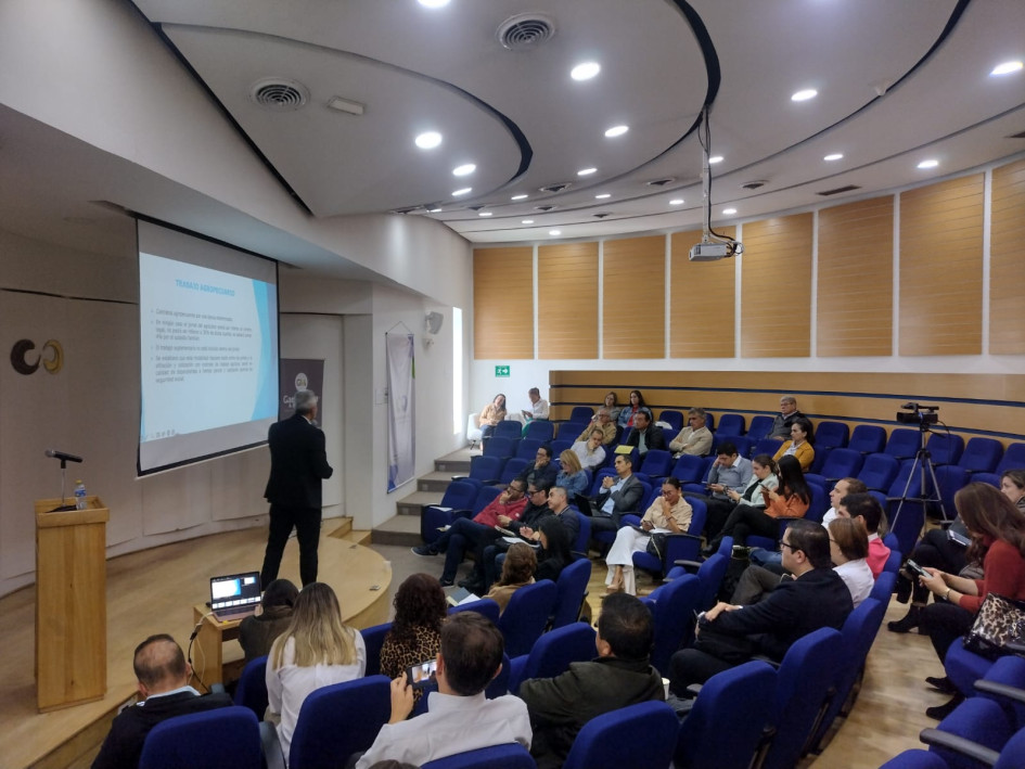 Ayer en la Cámara de Comercio de Manizales se adelantó un espacio para discutir sobre la reforma laboral. Ayer en la Cámara de Comercio de Manizales se adelantó un espacio para discutir sobre la reforma laboral.
