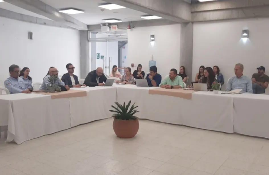 Reunión en la Terminal de Transportes con Alexandra Rodríguez Vela, contralora Delegada para Participación Ciudadana de la Contraloría General de la República. Reunión en la Terminal de Transportes con Alexandra Rodríguez Vela, contralora Delegada para Participación Ciudadana de la Contraloría General de la República.