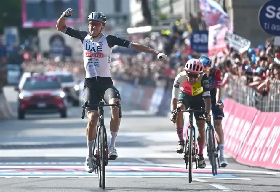 El estadounidense Brandon Mcnulty El estadounidense Brandon Mcnulty (UAE) venció este domingo la décima quinta etapa del Giro de Italia