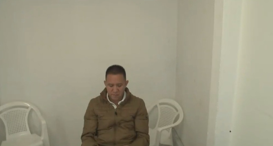 Alias Jhónatan, en el juicio de la semana pasada en el que le dictaron sentido de fallo absolutorio, por extorsión tentada agravada. Alias Jhónatan, en el juicio de la semana pasada en el que le dictaron sentido de fallo absolutorio, por extorsión tentada agravada.