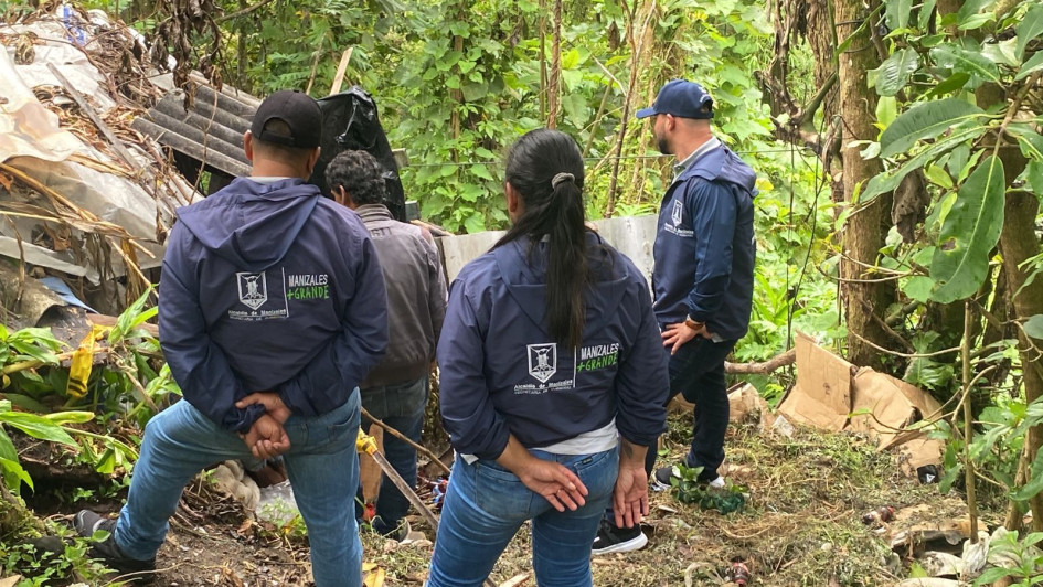 La UPV realiza controles en zonas boscosas del sector. Los cambuches que encuentran, se destruyen. La UPV realiza controles en zonas boscosas del sector. Los cambuches que encuentran, se destruyen.