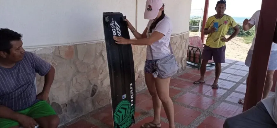La tabla. Encontraron la tabla del surfista caldense desaparecido en el Cabo de la Vela