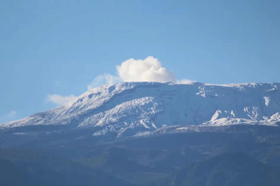 Volcán Nevado del Ruiz El volcán Nevado del Ruiz amaneció despejado este miércoles, 24 de mayo, se pudo observar desde Manizales.