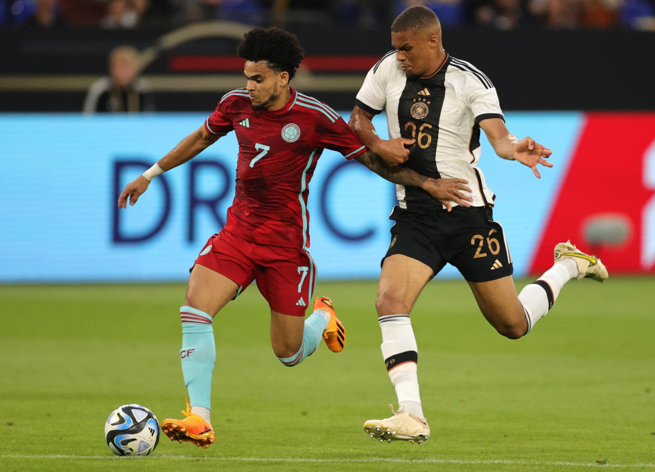 El tanto de Luis Díaz (izquierda) abrió el marcador para la selección comandada por Néstor Lorenzo, que ganó los dos partidos del último encuentro amistoso de selecciones. La semana anterior había vencido discretamente a Irak 1-0 en España. El tanto de Luis Díaz (izquierda) abrió el marcador para la selección comandada por Néstor Lorenzo, que ganó los dos partidos del último encuentro amistoso de selecciones. La semana anterior había vencido discretamente a Irak 1-0 en España.
