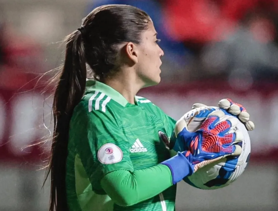 Ella es Natalia Giraldo, la pensilvanense que juega con el América de Cali. Hoy tienen el segundo juego de la final con Santa Fe. Ella es Natalia Giraldo, la pensilvanense que juega con el América de Cali. Hoy tienen el segundo juego de la final con Santa Fe.