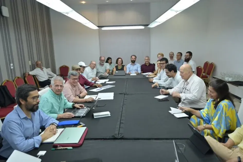 Equipos negociadores del Eln y el Gobierno. Equipos negociadores del Eln y el Gobierno.