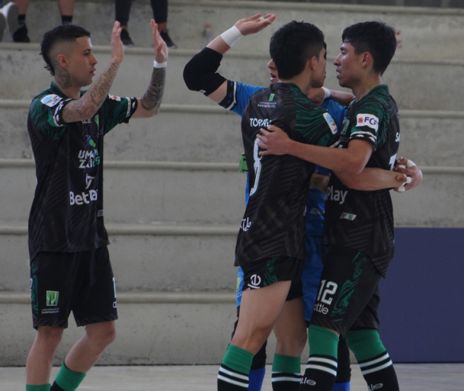 Celebración de uno de los dos goles de Cristian Torres en el juego que la U. de Manizales le ganó 5-4 a Icsin del Valle del Cauca. Celebración de uno de los dos goles de Cristian Torres en el juego que la U. de Manizales le ganó 5-4 a Icsin del Valle del Cauca.