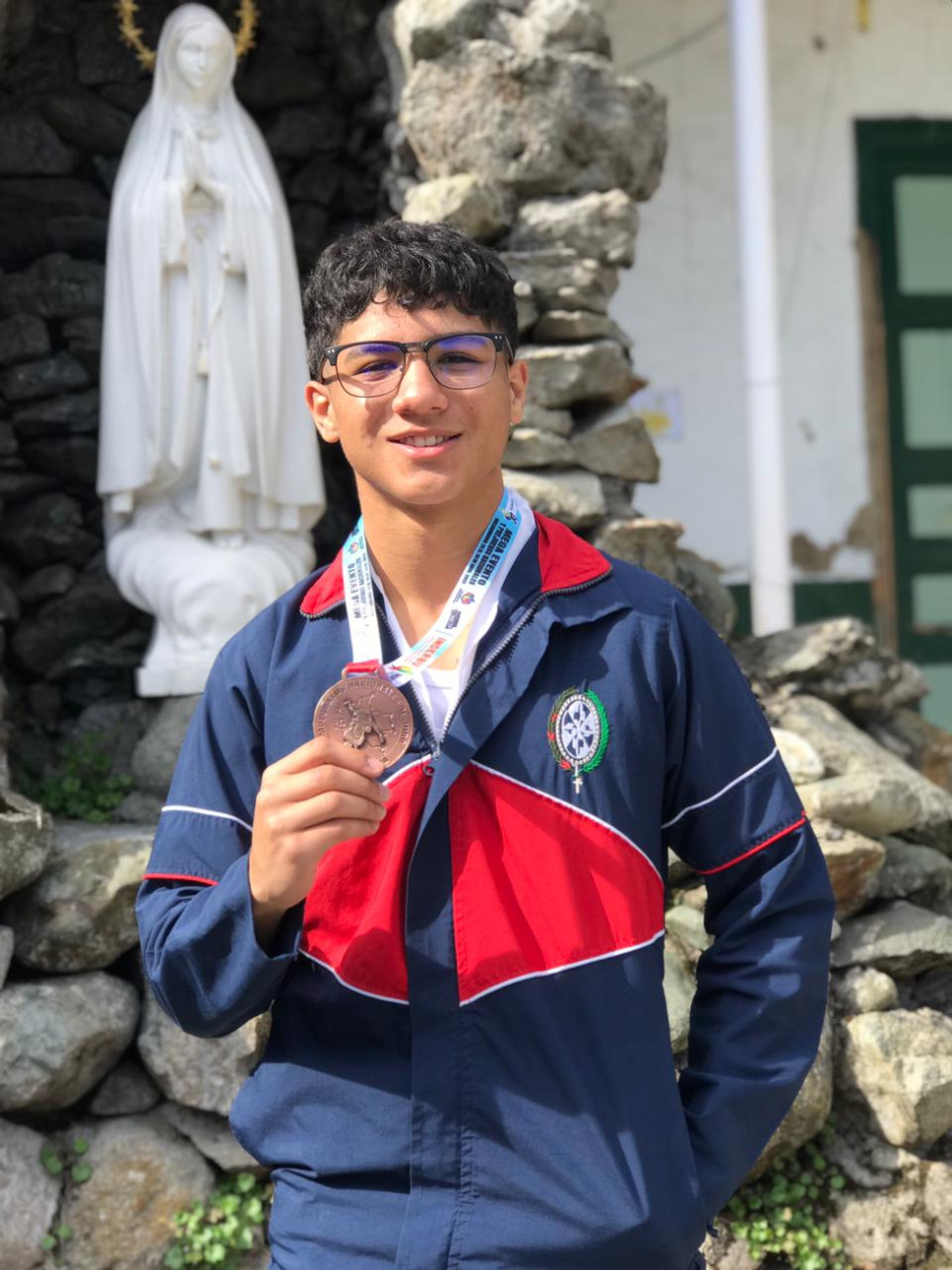 Andrés Felipe Betancur Quintero, ganador de medalla de bronce en judo a nivel nacional. Andrés Felipe Betancur Quintero, ganador de medalla de bronce en judo a nivel nacional.