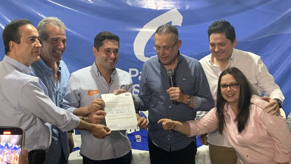 El exdiputado Ómar Andrés Reina recibió el aval del Partido Conservador para aspirar a la Alcaldía de Anserma (Caldas) en las próximas elecciones. El exdiputado Ómar Andrés Reina recibió el aval del Partido Conservador para aspirar a la Alcaldía de Anserma (Caldas) en las próximas elecciones.