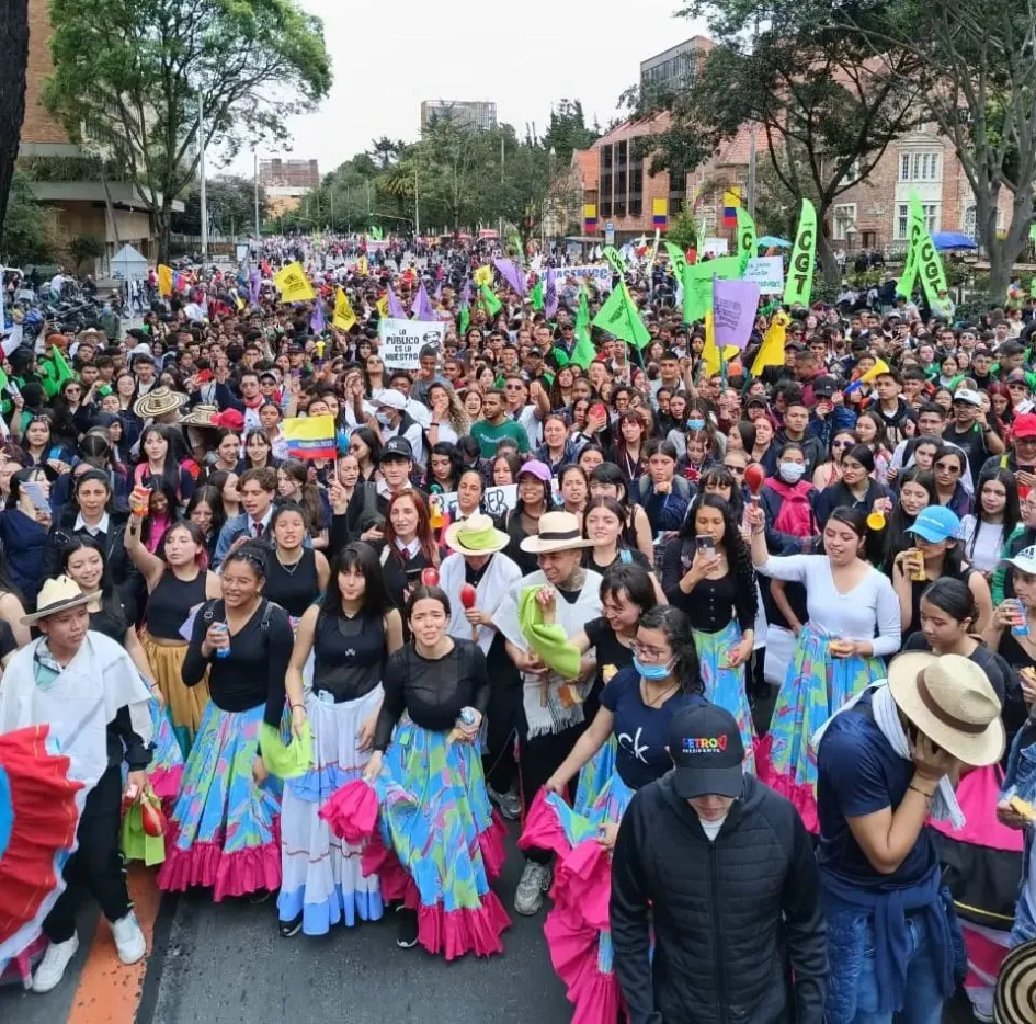 El presidente, Gustavo Petro, publicó esta imagen y escribió: "El pueblo vuelve a las calles. !El pueblo se respeta y no se rinde!". El presidente, Gustavo Petro, publicó esta imagen y escribió: "El pueblo vuelve a las calles. !El pueblo se respeta y no se rinde!".