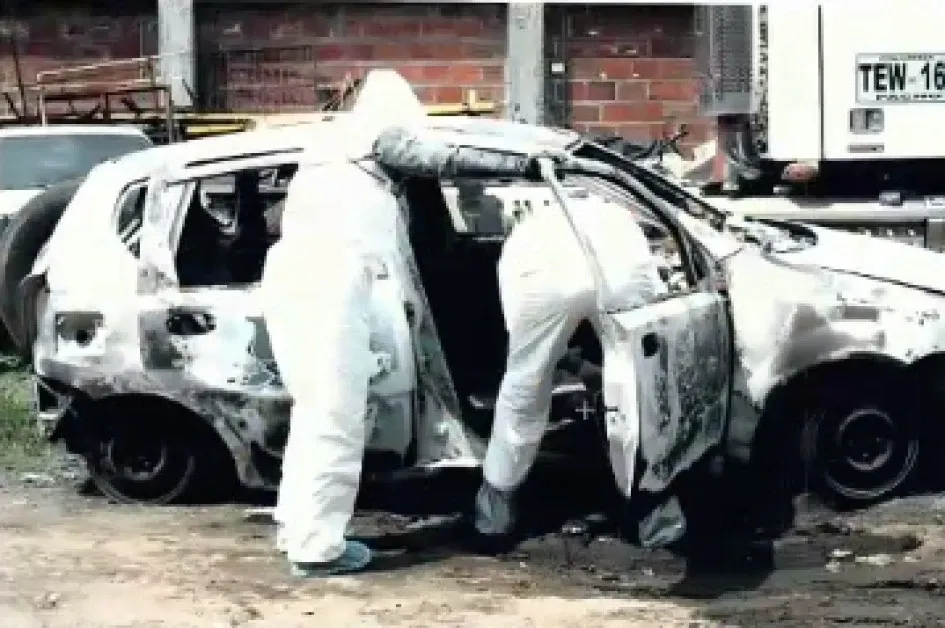 El carro incinerado.