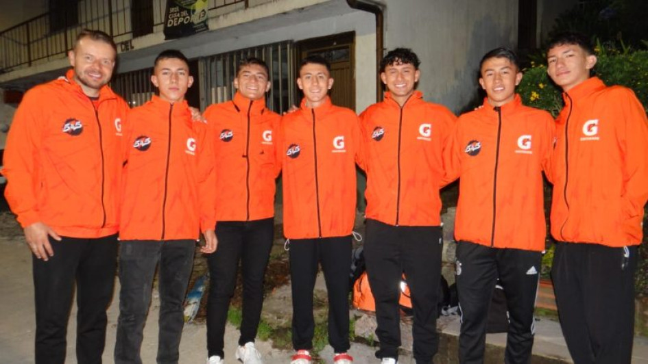 El grupo deportivo de Wikam Colombia, ya en Estambul (Turquía), en donde jugará la Champions League 5X5. El grupo deportivo de Wikam Colombia, ya en Estambul (Turquía), en donde jugará la Champions League 5X5.