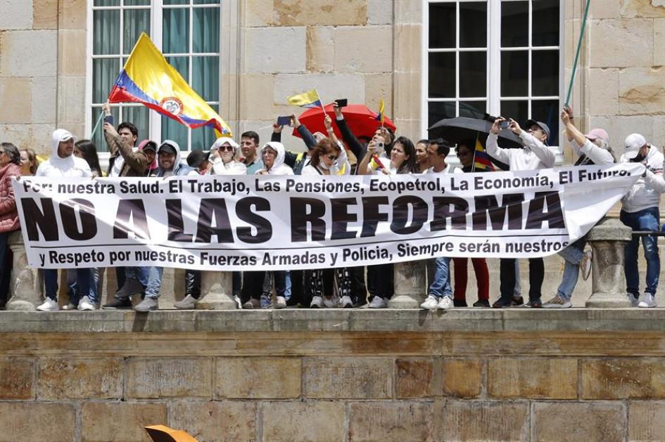 Además de la falta de quórum en el Congreso, ayer miles de manifestantes salieron a las calles de varias ciudades colombianas para expresar su rechazo a las reformas del Gobierno Petro, incluida la laboral. Además de la falta de quórum en el Congreso, ayer miles de manifestantes salieron a las calles de varias ciudades colombianas para expresar su rechazo a las reformas del Gobierno Petro, incluida la laboral.