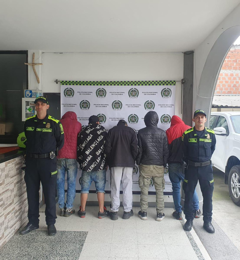 Los cinco presuntos ladrones. Los cinco presuntos ladrones.