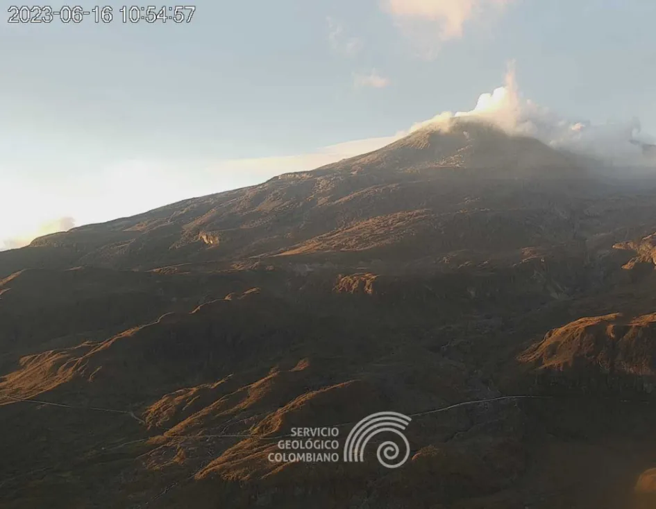 Vista del volcán Nevado del Ruiz ayer desde el cerro Gualí. Vista del volcán Nevado del Ruiz ayer desde el cerro Gualí.
