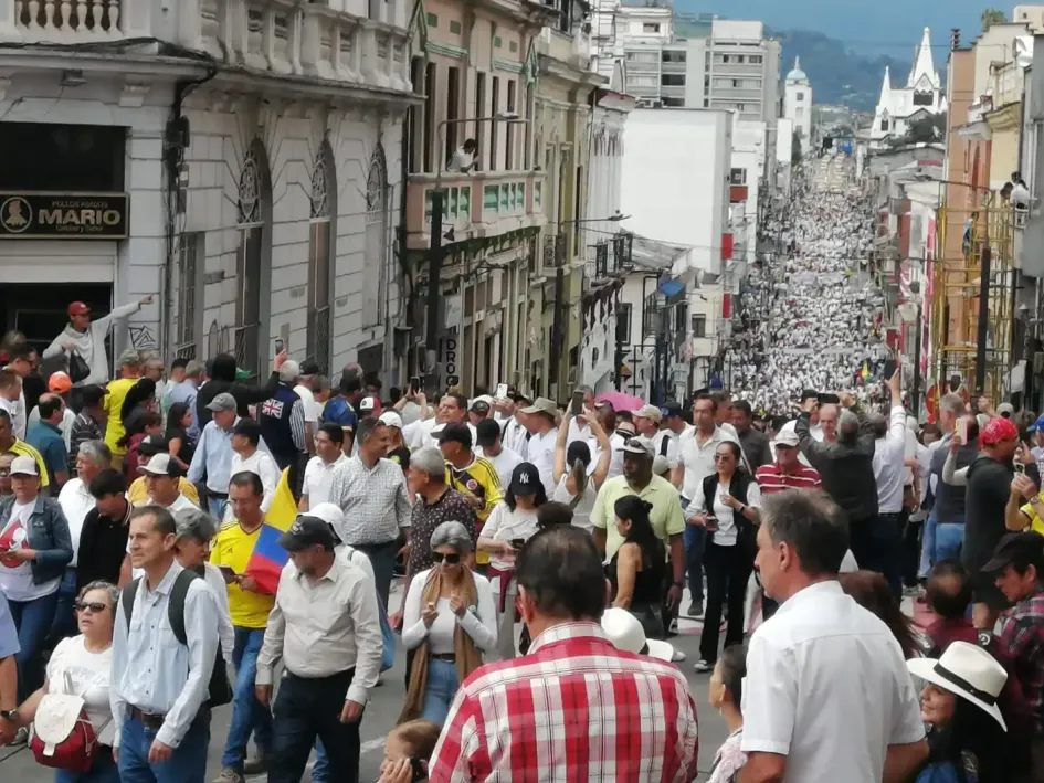 La marcha llegó al mediodía a la Plaza de Bolivar. Así se vio por la carrera 22. La marcha llegó al mediodía a la Plaza de Bolivar. Así se vio por la carrera 22.
