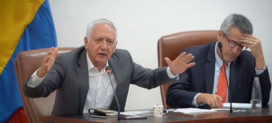 Guillermo Alfonso Jaramillo, ministro de Salud y Protección Social (izquierda), al lado del ministro del Interior, Luis Fernando Velasco. Guillermo Alfonso Jaramillo, ministro de Salud y Protección Social (izquierda), al lado del ministro del Interior, Luis Fernando Velasco.