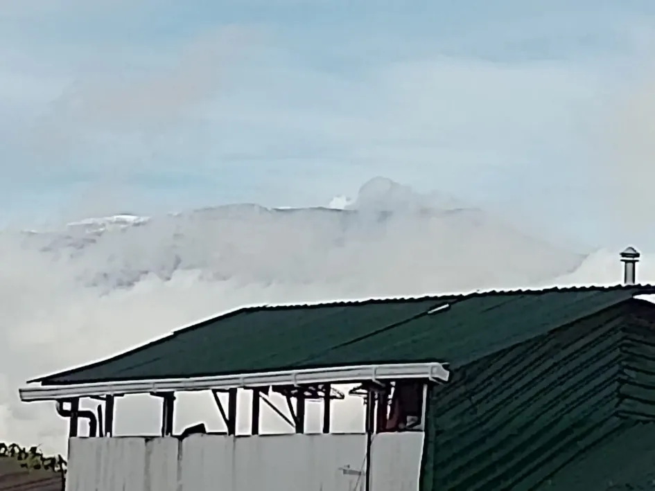 Volcán Nevado del Ruiz visto este domingo desde Herveo (Tolima). Volcán Nevado del Ruiz visto este domingo desde Herveo (Tolima).